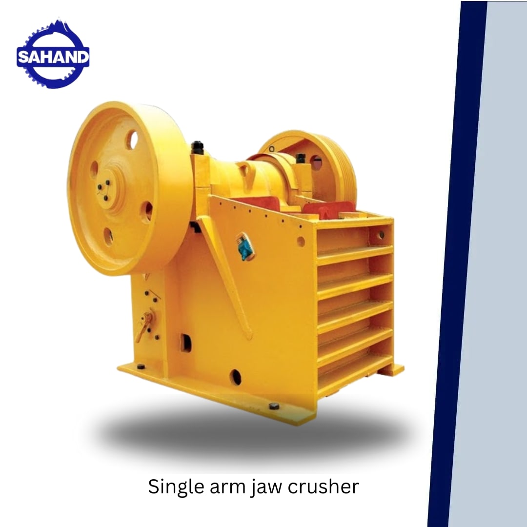 Single arm jaw crusher